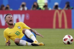 内马尔受伤！巴西主帅：他会继续踢球